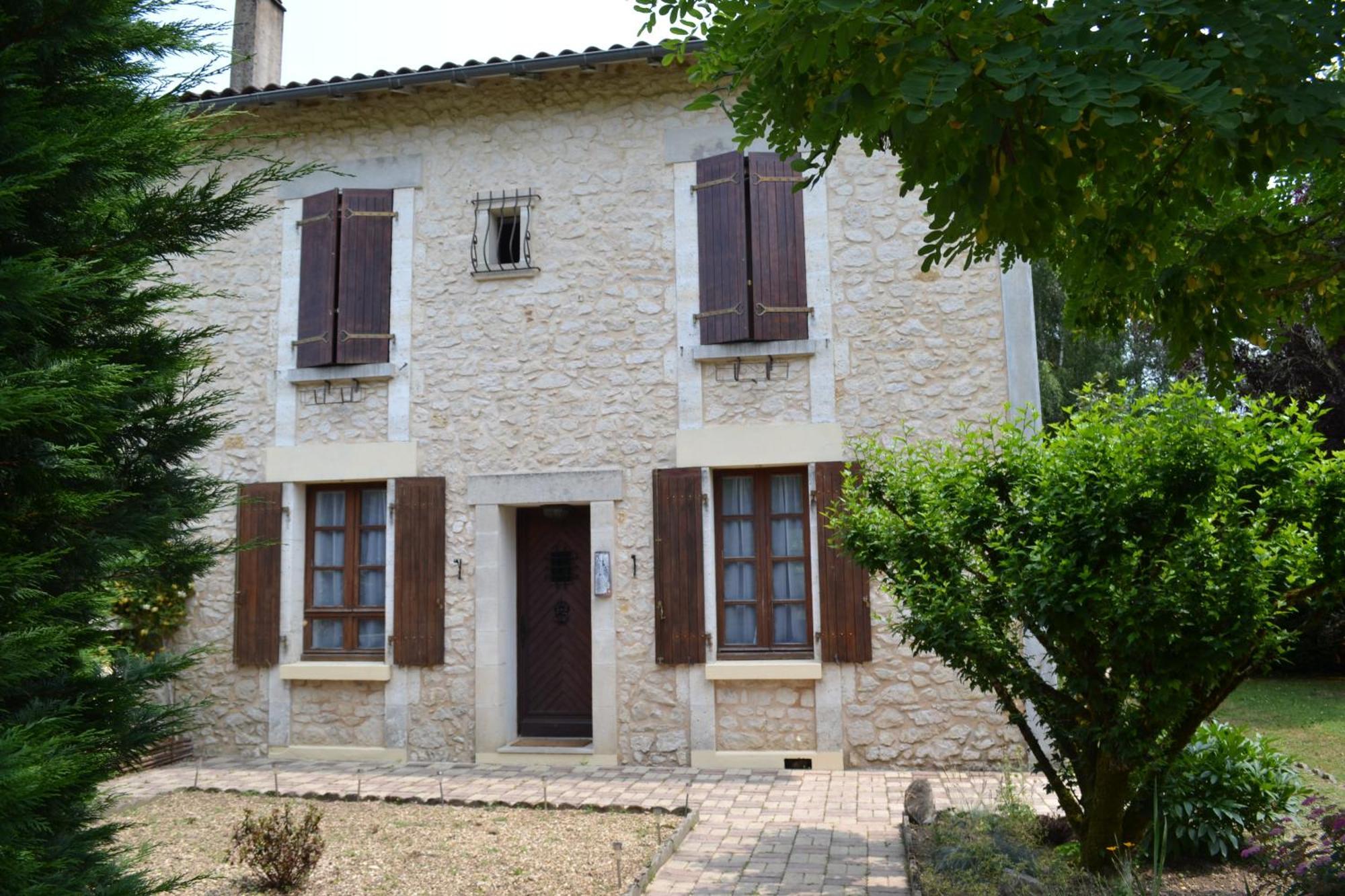 Les Bruyeres B&B 2 Montbron エクステリア 写真