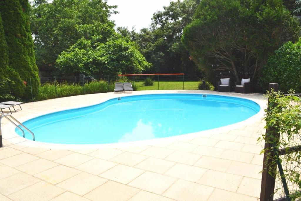 Les Bruyeres B&B 2 Montbron エクステリア 写真